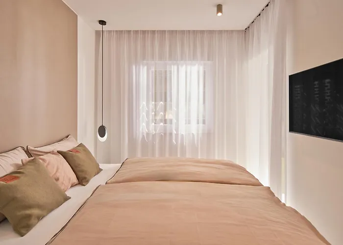 Cro-lo Garden Apartment *